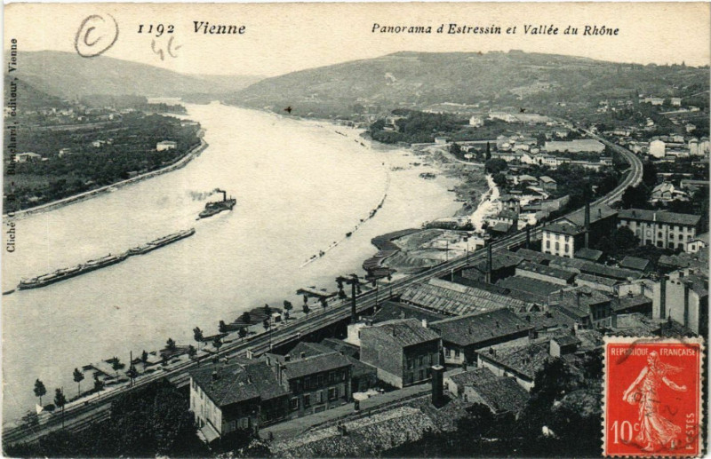 Carte postale ancienne Vienne - Panorama d'Estressin et Vallée du Rhone à Vienne