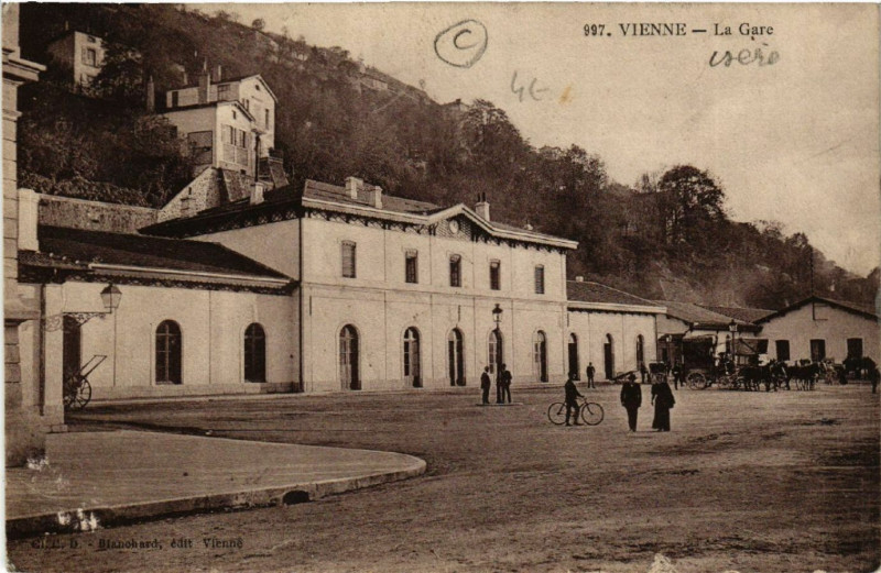 Carte postale ancienne Vienne - La Gare à Vienne