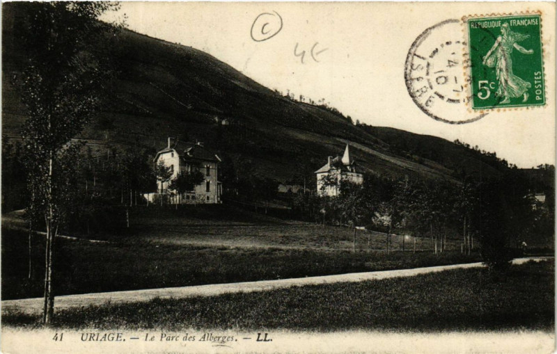 Carte postale ancienne Uriage - Le Parc des Alberges