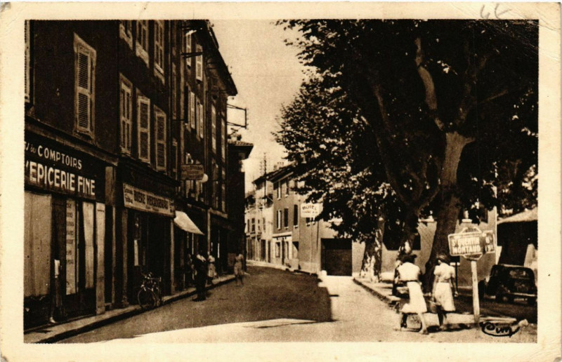 Carte postale ancienne Tullins - Boulevard Michel-Perret à Tullins