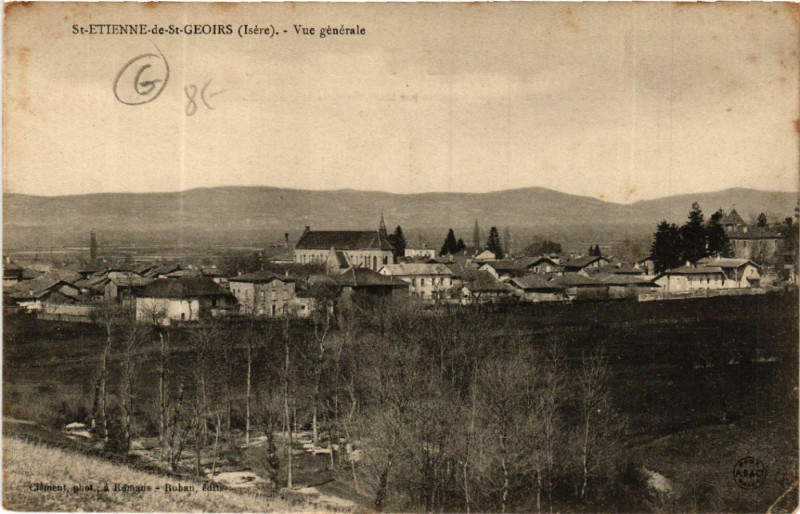 Carte postale ancienne Saint-Etienne-de-Saint-Geoirs - Vue générale à Saint-Étienne-de-Saint-Geoirs