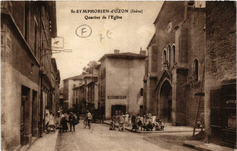 Carte postale ancienne Saint-Symphorien-d'Ozon - Quartier de l'Eglise à Oz