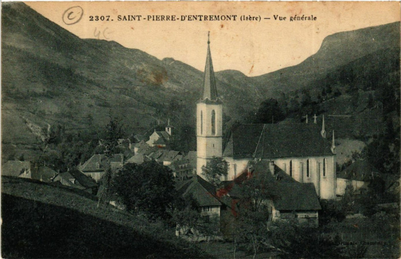 Carte postale ancienne Saint-Pierre-d'Entremont - Vue générale à Saint-Pierre-d'Entremont