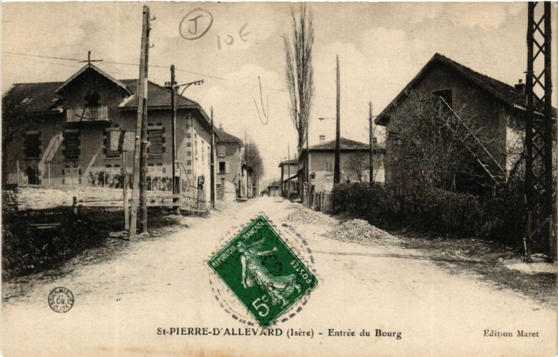 Carte postale ancienne Saint-Pierre-d'Allevard - Entrée du Bourg à Allevard