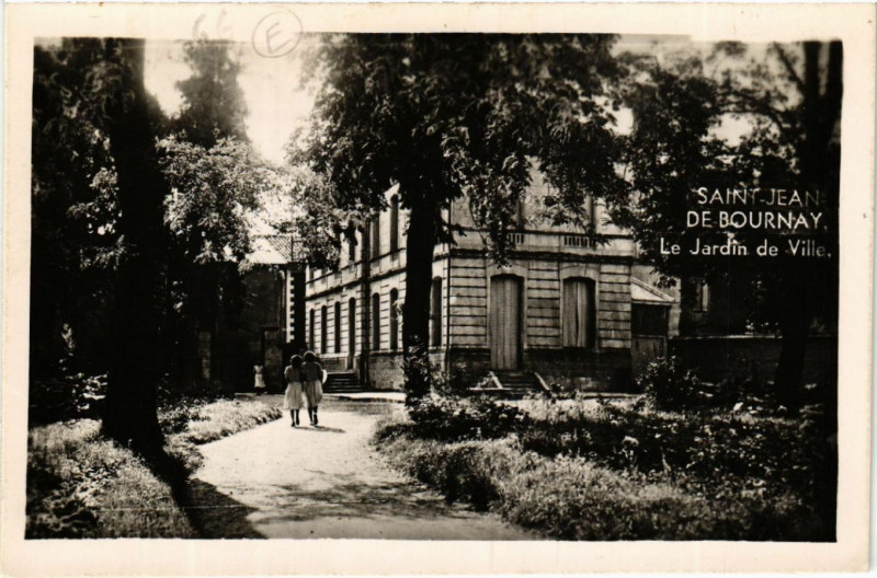 Carte postale ancienne St-Jean-de-Bournay - Le Jardin de Ville à Jardin