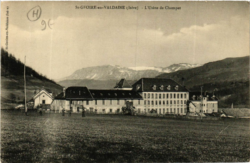 Carte postale ancienne Saint-Geoire-en-Valdaine - L'Usine de Champet à Saint-Geoire-en-Valdaine