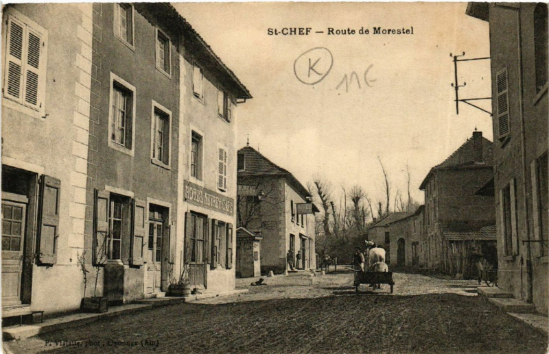 Carte postale ancienne St-Chef - Route de Morestel à Saint-Chef
