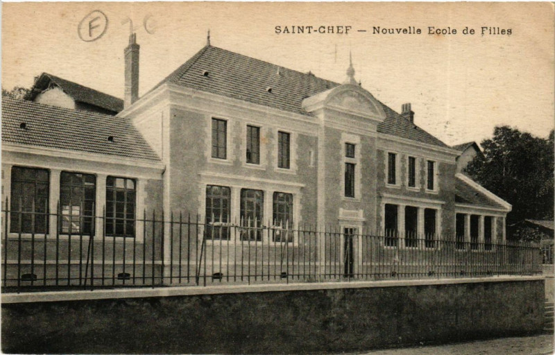 Carte postale ancienne Saint-Chef - Nouvelle Ecole de Filles à Saint-Chef