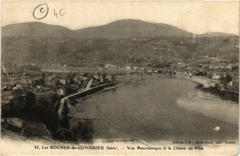 Carte postale ancienne Les Roches-de-Condrieu - Vue Panoramique et la Chaine du Pilat aux Roches-de-Condrieu
