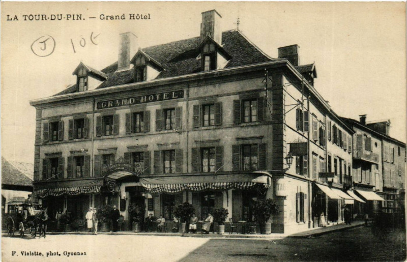 Carte postale ancienne La Tour-du-Pin - Grand Hotel à La Tour-du-Pin