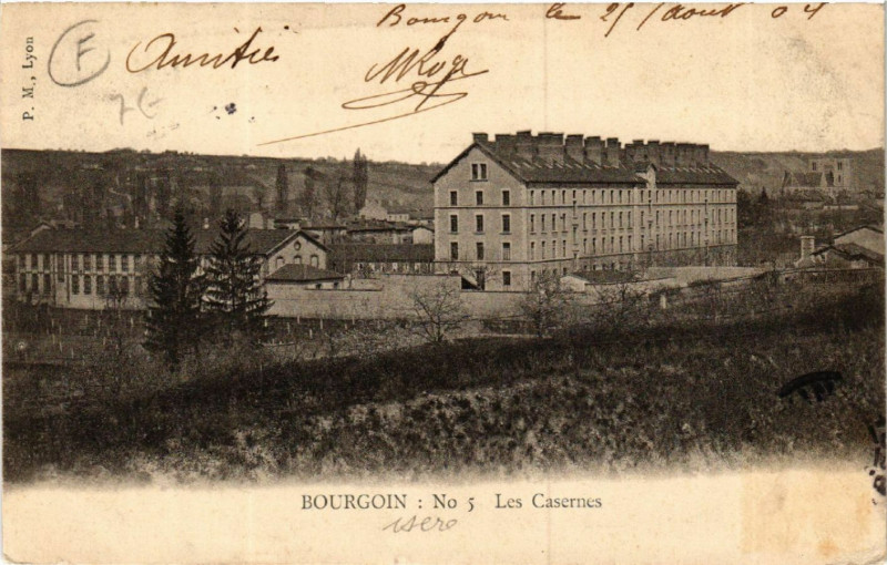 Carte postale ancienne Bourgoin - Les Casernes