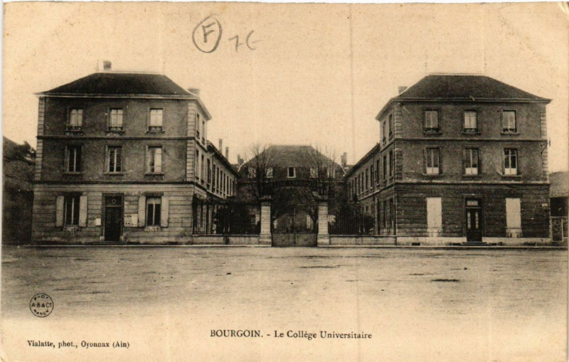 Carte postale ancienne Bourgoin - Le College Universitaire