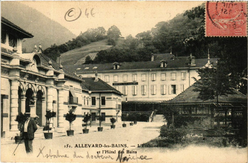 Carte postale ancienne Allevard-les-Bains - L'Etablissement et l'Hotel des Bains à Allevard