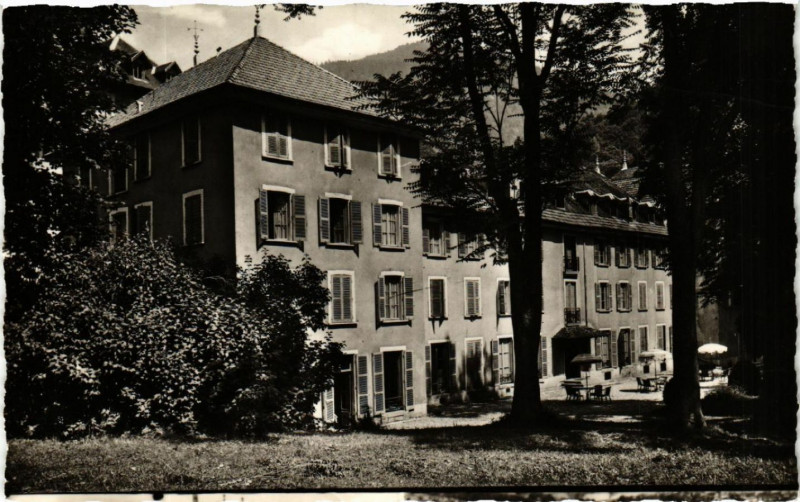 Carte postale ancienne Allevard-les-Bains - Ermitage-Hotel à Allevard