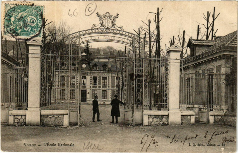 Carte postale ancienne Voiron - L'Ecole Nationale à Voiron
