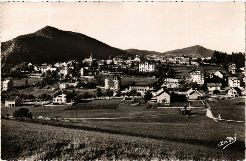 Carte postale ancienne Villard-de-Lans - Vue générale et le quartier des Bains à Villard-de-Lans