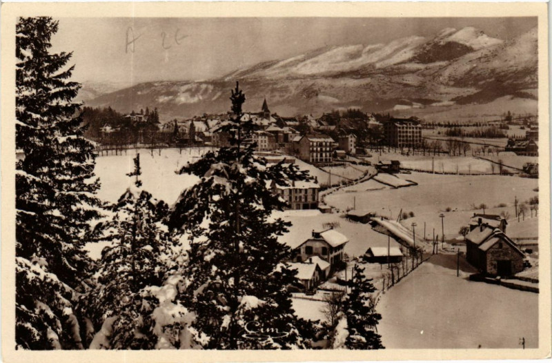 Carte postale ancienne Villard-de-Lans - Vue générale et le Col de l'Arc à Villard-de-Lans