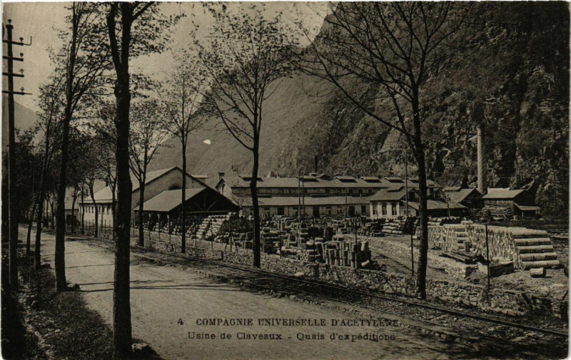 Carte postale ancienne Usine de Clavaux - Quais d'expeditions