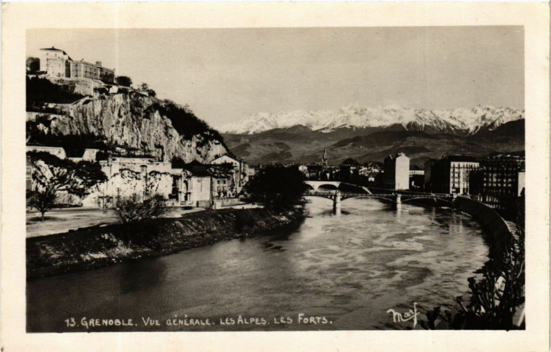Carte postale ancienne Grenoble - Vue générale - Les Alpes - Les Forts à Grenoble