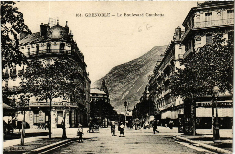 Carte postale ancienne Grenoble - Le Boulevard Gambetta à Grenoble