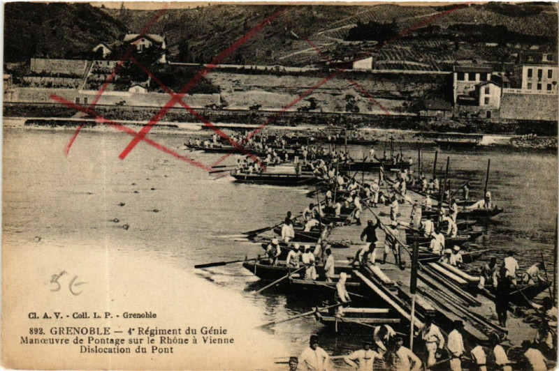 Carte postale ancienne Grenoble - 4 Regiment du Genia - Manoeuvre de Pontage sur le Rhone à Grenoble
