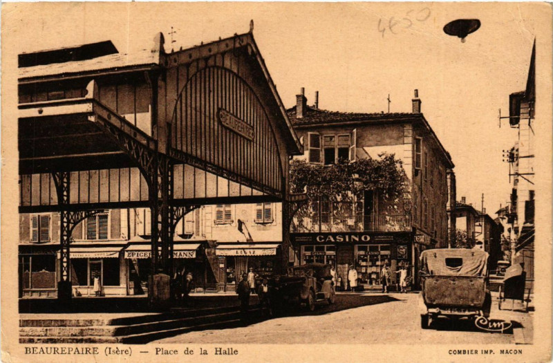 Carte postale ancienne Beaurepaire - Place de la Halle à Beaurepaire