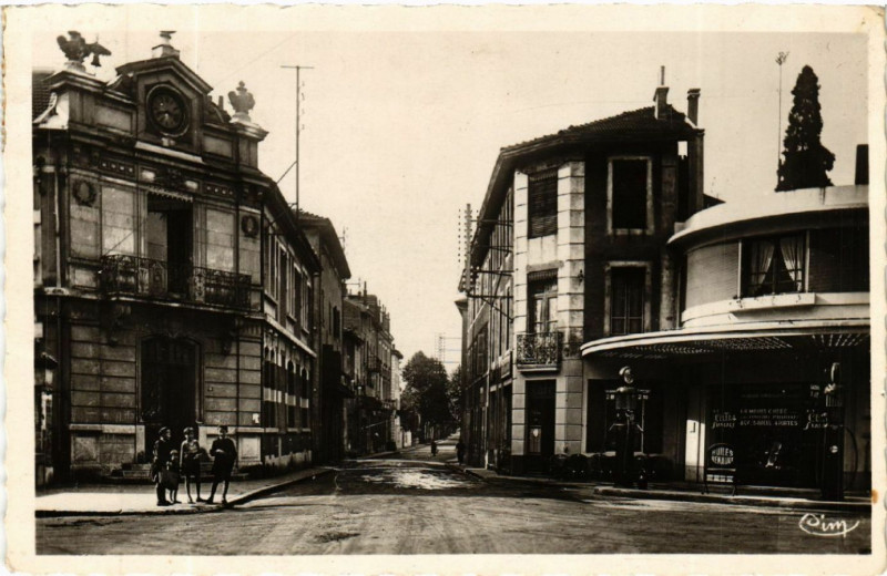 Carte postale ancienne Beaurepaire - L'Ecole des Filles à Beaurepaire