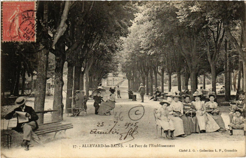 Carte postale ancienne Allevard-les-Bains - Le Parc de l'Etablissement à Allevard