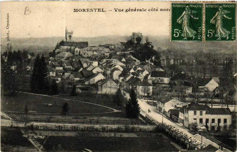 Carte postale ancienne Morestel - Vue générale cote nord à Morestel