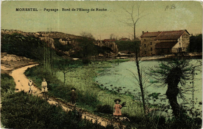 Carte postale ancienne Morestel - Paysage - Bord de l'Etang de Roche à Morestel