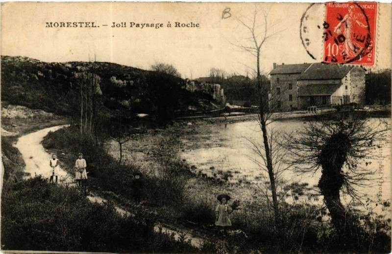 Carte postale ancienne Morestel - Joli Paysage a Roche à Morestel