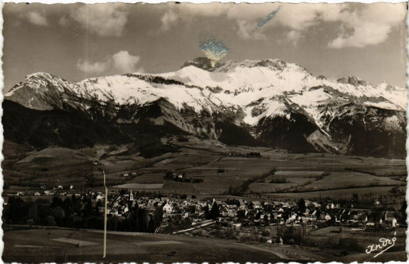 Carte postale ancienne Mens - Vue general et L'Obiou (2793 m) à Mens