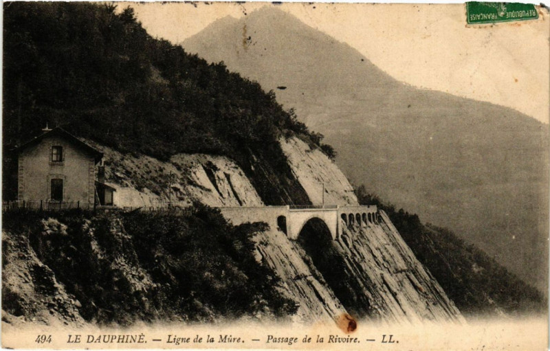 Carte postale ancienne Le Dauphiné - Ligne de La Mure - Passage de la Rivoire à La Mure