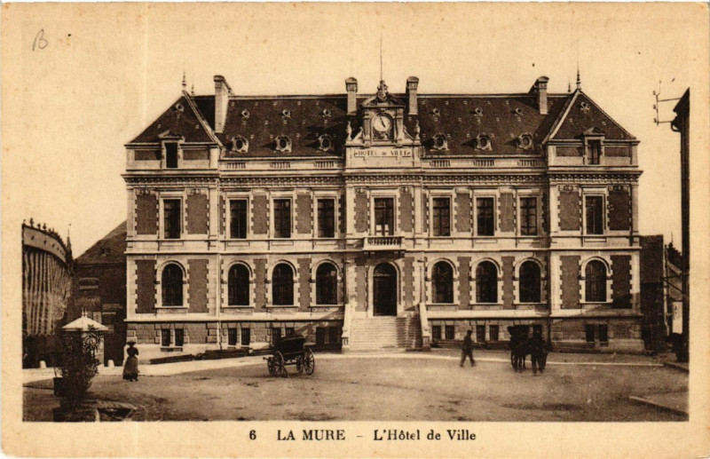 Carte postale ancienne La Mure - L'Hotel de Ville à La Mure