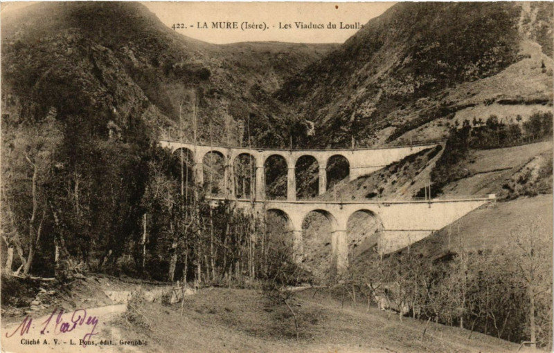 Carte postale ancienne La Mure - Les Viaducs du Loulla à La Mure