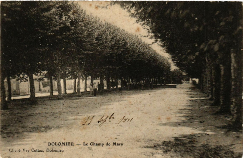 Carte postale ancienne Dolomieu - Le Champ de Mars à Dolomieu