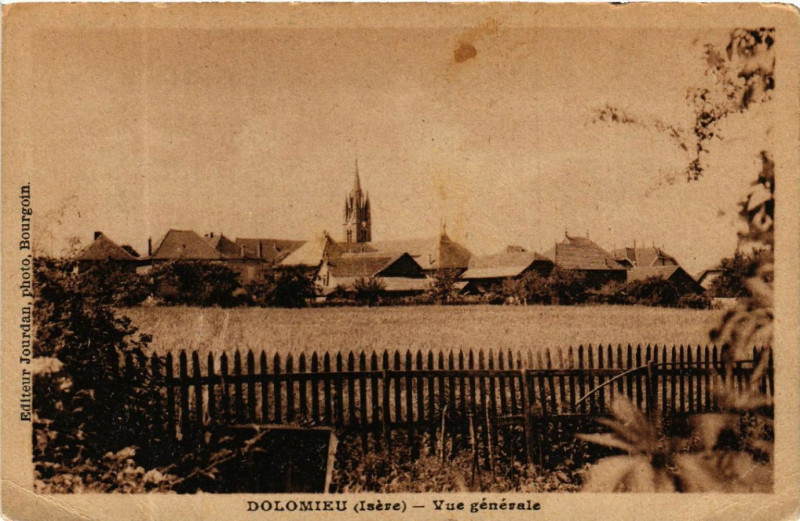 Carte postale ancienne Dolomieu - Vue générale à Dolomieu