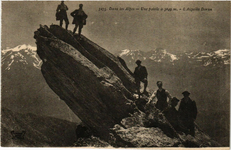 Carte postale ancienne Dans les Alpes - Une pointe a 3049 m - L'Aiguille Doran