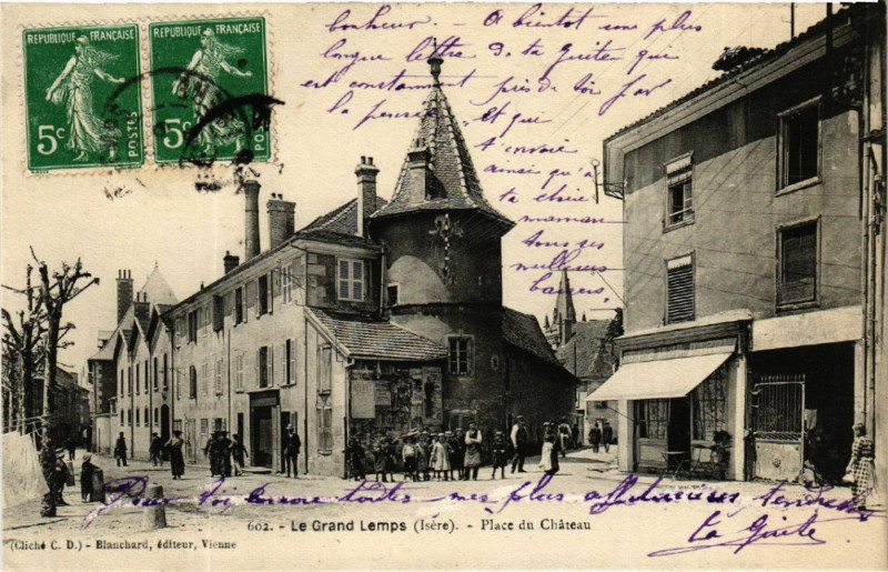 Carte postale ancienne Le Grand-Lemps - Place du Chateau au Grand-Lemps
