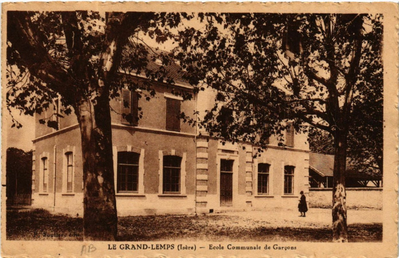 Carte postale ancienne Le Grand-Lemps - Ecole Communae de Garcone au Grand-Lemps
