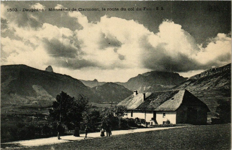 Carte postale ancienne Dauphiné - Monestier-de-Clermont la route du col du Fau à Monestier-de-Clermont