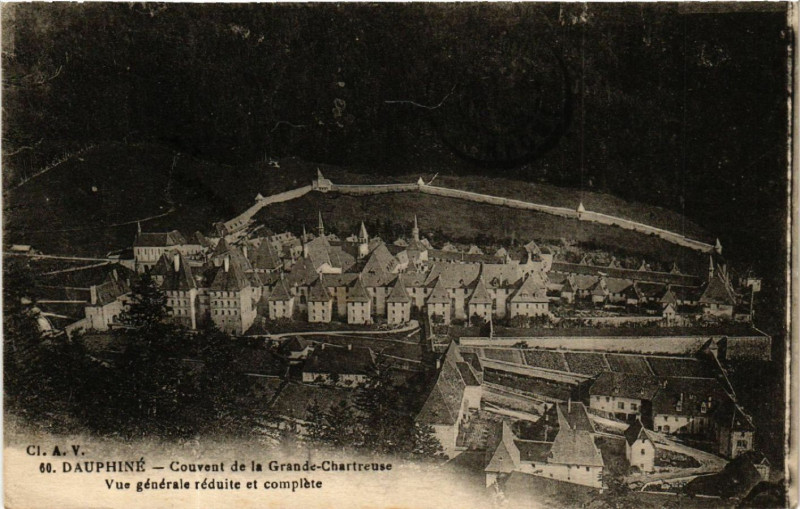 Carte postale ancienne Dauphiné - Couvent de la Grande-Chartreuse - Vue générale reduite