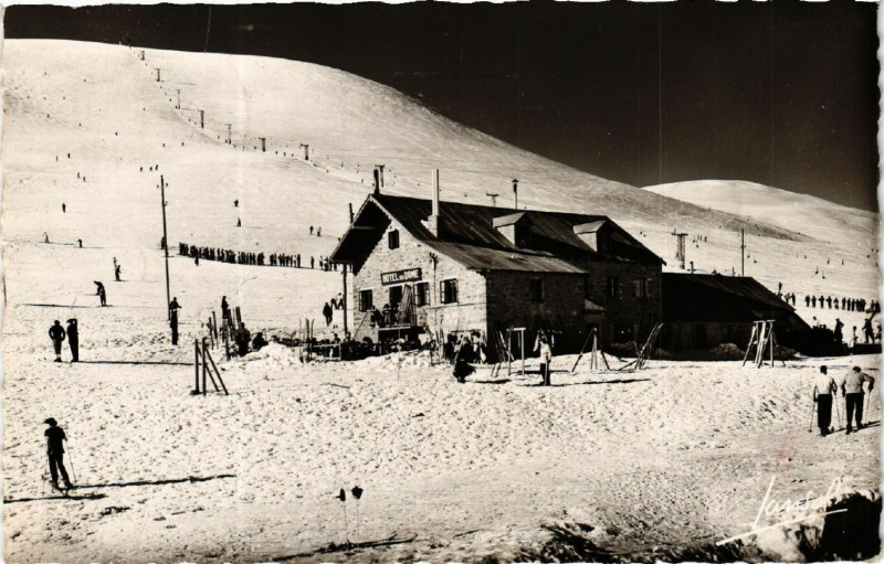 Carte postale ancienne L'Alpe-d'Huez - Alt 1850 m - L'Hotel du Dome et le Signal à Huez