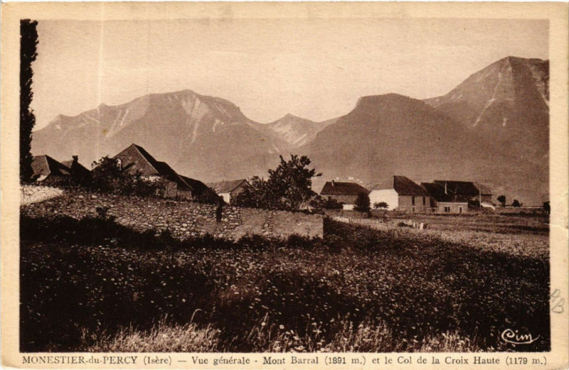 Carte postale ancienne Monestier-du-Percy - Vue générale - Mont Barral (1891 m) à Percy