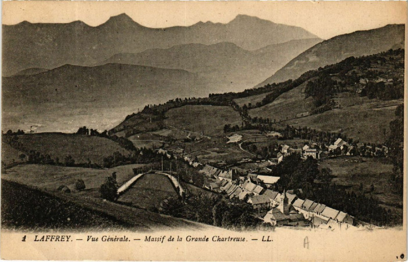 Carte postale ancienne Laffrey - Vue générale - Massif de la Grande-Chartreuse à Laffrey