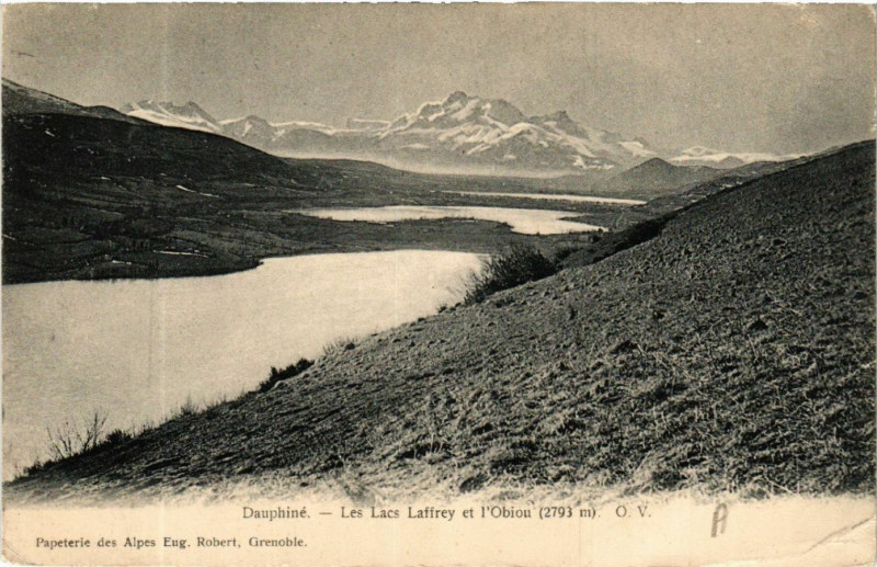 Carte postale ancienne Dauphiné - Les Lacs Laffrey et l'Obiou (2793 m) à Laffrey