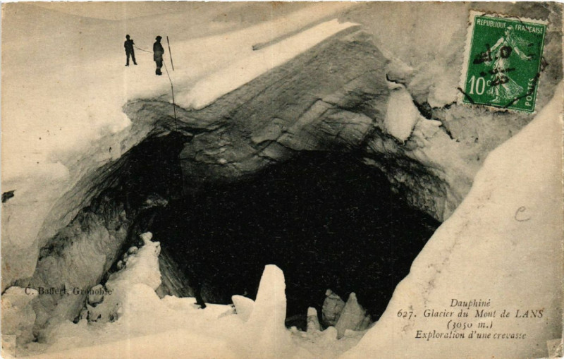 Carte postale ancienne Dauphiné - Glacier du Mont de Lans (3050 m) - Exploration d'une