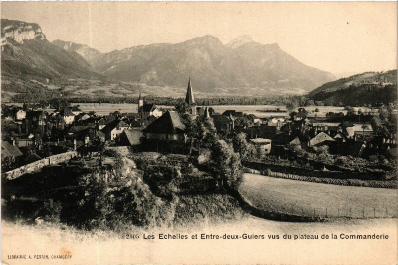 Carte postale ancienne Les Echelles et Entre-deux-Guiers vus du plateau de la Commanderie à Entre-deux-Guiers