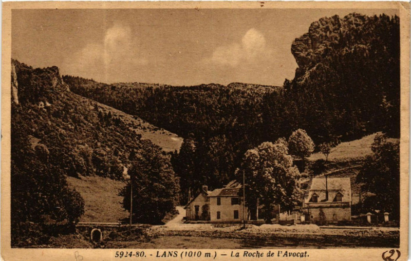 Carte postale ancienne Lans (1010 m) - La Roche de l'Avocat à Roche