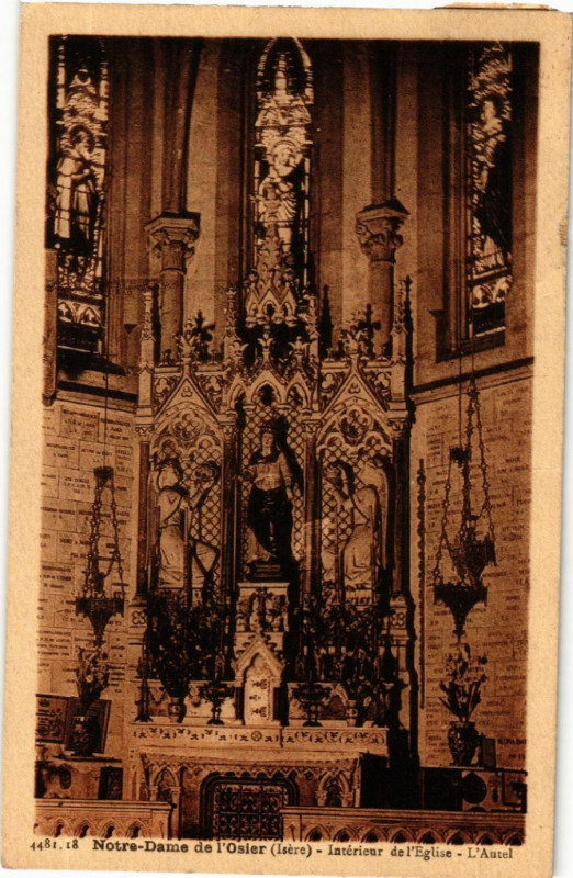 Carte postale ancienne Notre-Dame-de-l'Osier - Intérieur de l'Eglise - L'Autel à Notre-Dame-de-l'Osier